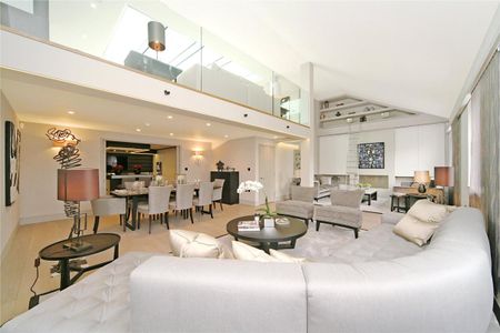 4 bedroom flat in London - Photo 4