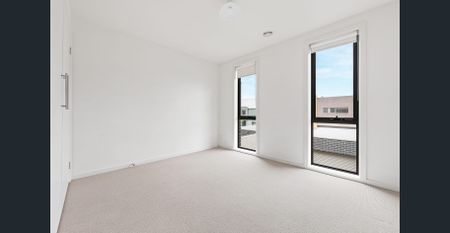 Bright, generous space! - Photo 3