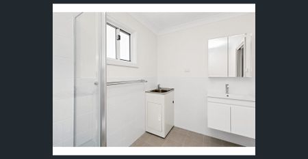 IMPRESSIVE AIR-CONDITIONED LOW MAINTENANCE HOME - Photo 2