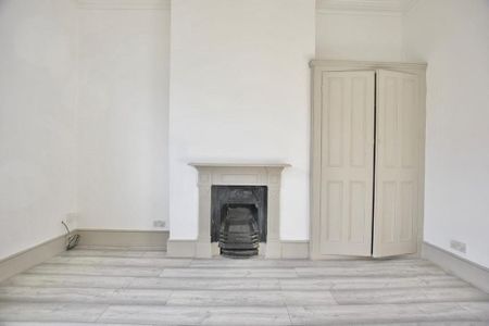 3 bedroom flat to rent - Photo 2