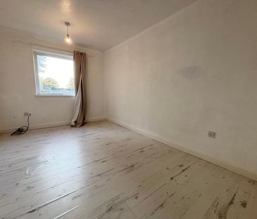 3 bedroom end of terrace house to rent - Photo 4