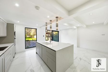 4 bedroom semi-detached house to rent - Photo 5