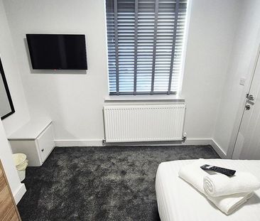 4 bedroom terraced house to rent - Photo 2