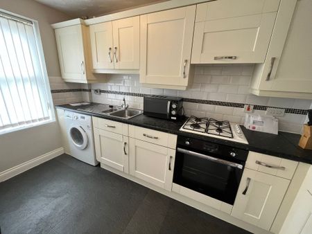 4 bed house to rent in Hesper Road - Photo 4