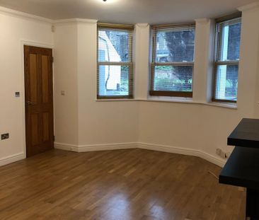 2 Bed Flat, Elmwood Road, CR0 - Photo 2