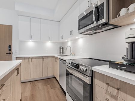 For Lease - 333 Sunseeker Avenue Unit# 147, Innisfil, Ontario - Photo 3