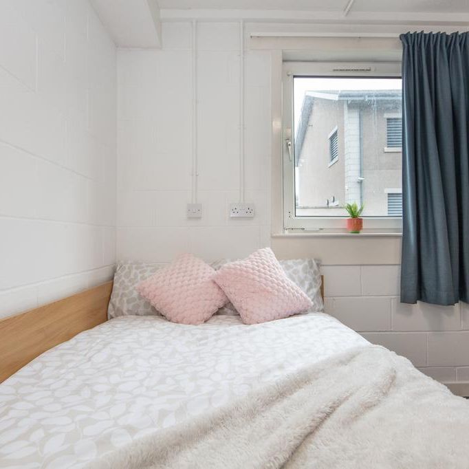 1 bedroom in a flat share to rent - Photo 1
