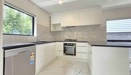 Step into 'brand new - Photo 2