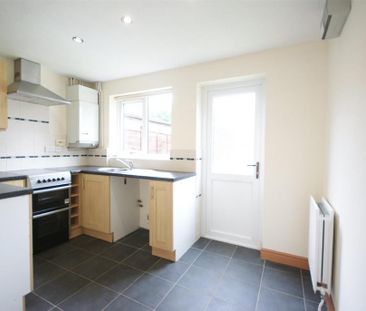 2 bedroom semi-detached house to rent - Photo 5