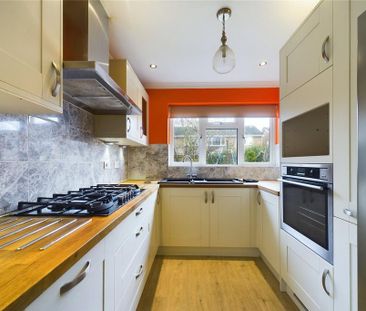 4 bedroom semi-detached house to rent - Photo 6