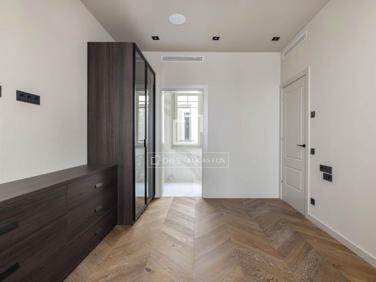 Excellent unfurnished 1-bedroom apartment for long term rent in El Born, Barcelona - Photo 1