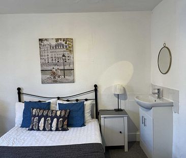 Room 6, 25 Springfield Road, Guildford, Surrey GU1 4DW - Photo 3