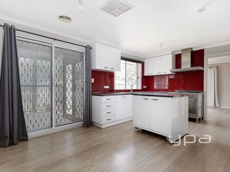 PRIME LOCATION! - Photo 3