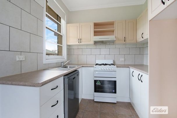 Charming Cottage Style Home. - Photo 1