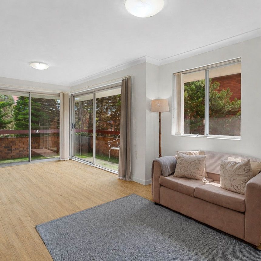 New Timber Flooring| Renovated| Neat| Spacious 2 Bedder Unit for Lease in the heart of Eastwood - Photo 1