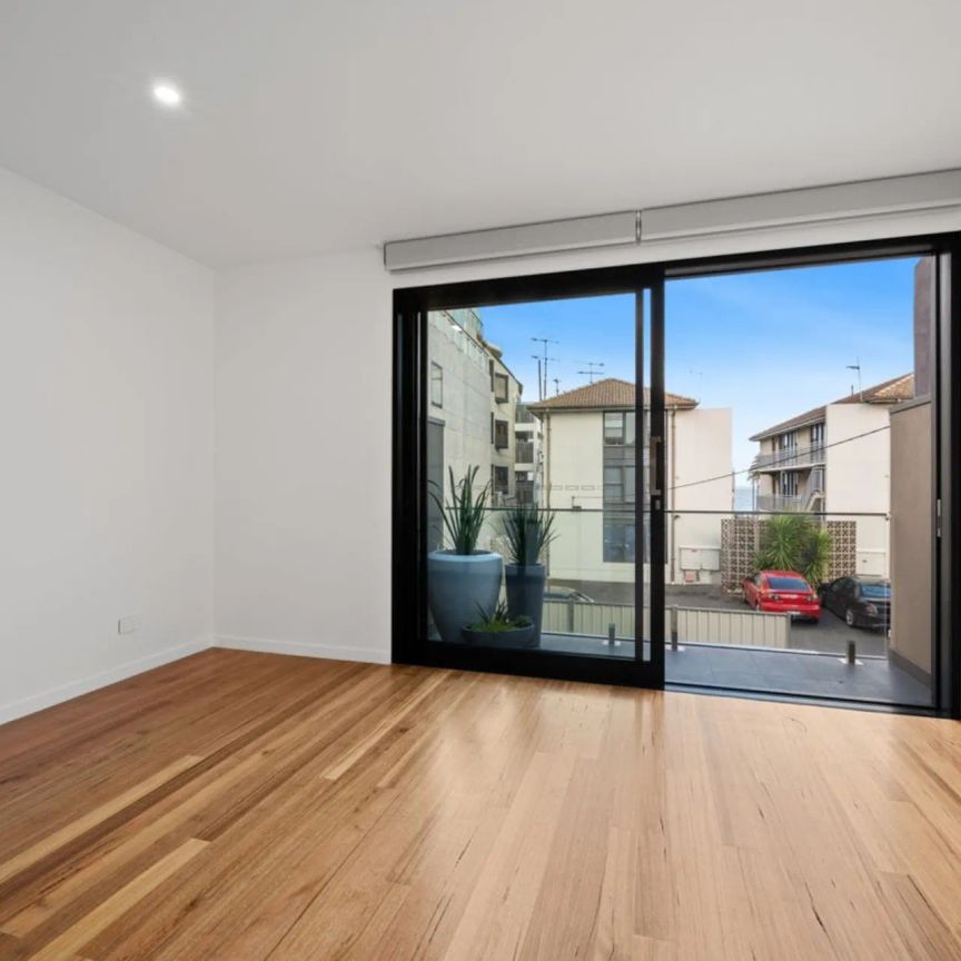 Vibrant Victorian with Bayside Prestige - Photo 1