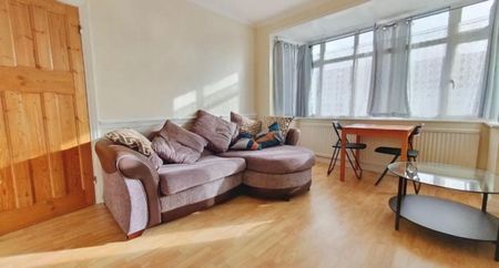 Dudley Gardens, Harrow, HA2 - Photo 2