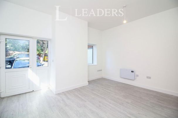 House to rent - Photo 1