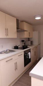 1 bedroom in a house share to rent - Photo 3