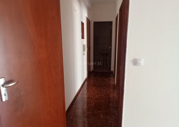 Apartamento T1 para Arrendamento no Forte da Casa