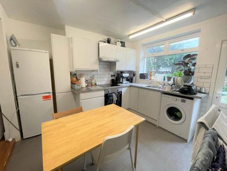 4 bedroom house to rent - Photo 2