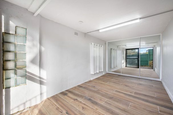 Pet Friendly, Renovated & Super Convenient Family Home - Photo 1