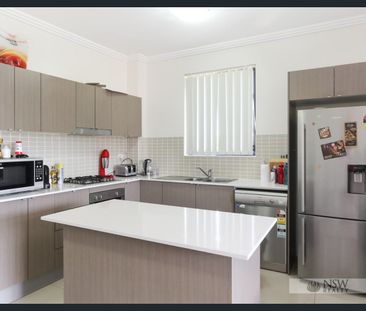 Modern Style Apartment In Central Location. - Photo 3
