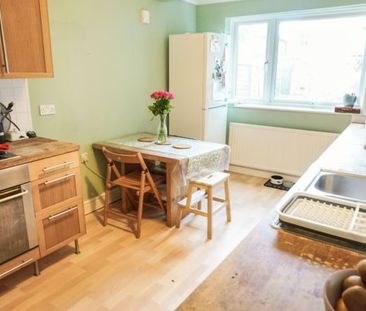 3 Bed Terraced House, Malmesbury Road, SO15 - Photo 5