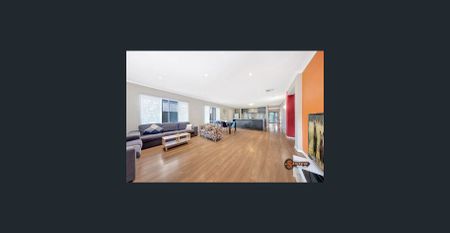 Great family home!! SOLAR POWER!! - Photo 2