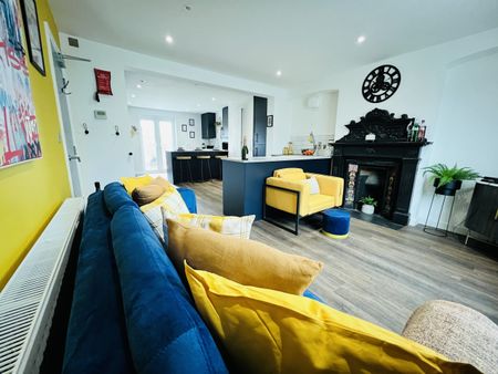 BEDROOM 2 – MEDIUM DOUBLE ENSUITE - Photo 3