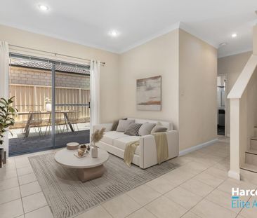 STUNNING FULLY FURNISHED AND EQUIPPED TOWNHOUSE OFFERING COASTAL LIFESTYLE ON YOUR DOORSTEP!! - Photo 2
