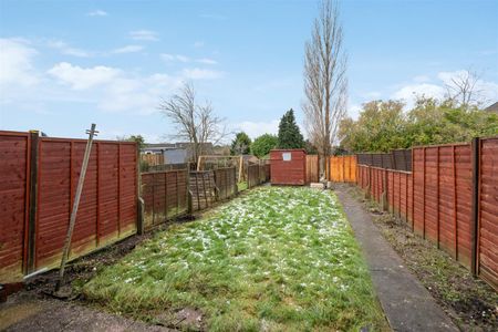 3 bed end of terrace house to rent in Gracemere Crescent, Birmingham, B28 - Photo 3