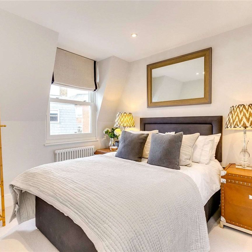 Charming 4 bedroom family home off Battersea Square. - Photo 1