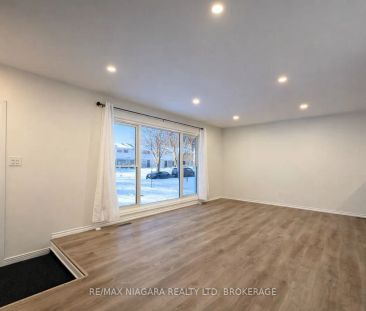 128 Toulon Crescent #UPPER - Photo 1