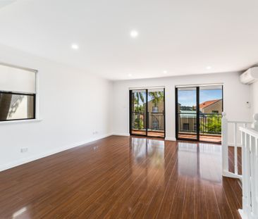 82/8 Water Street, Birchgrove NSW 2041 - Townhouse For Rent | Domain - Photo 1