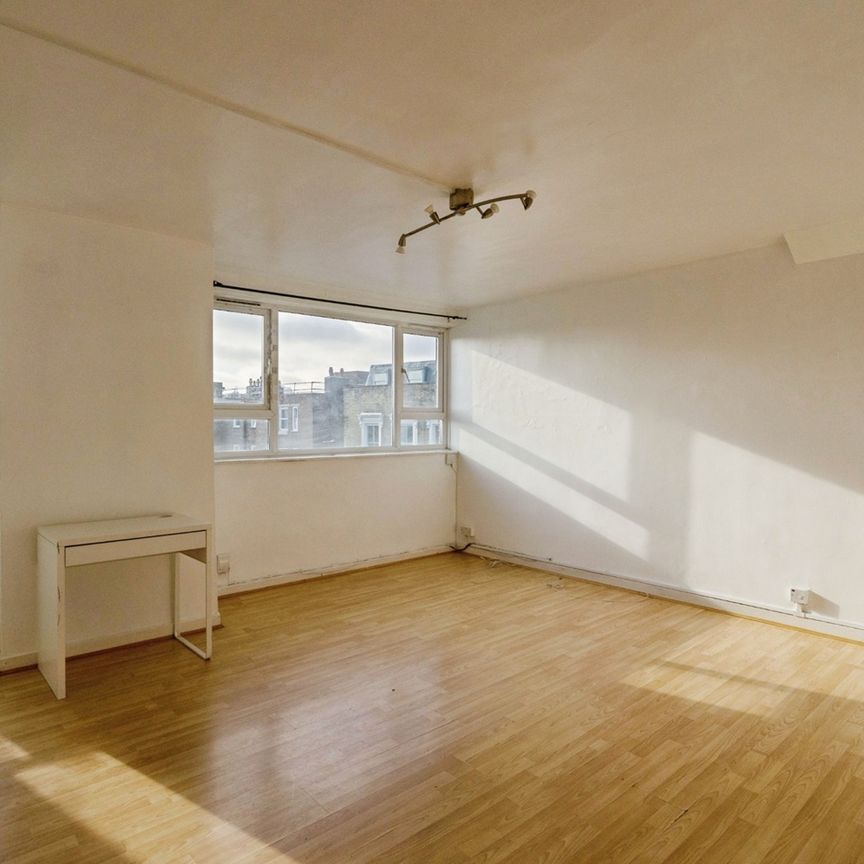 3 Bed Maisonette, Morland Estate, E8 - Photo 1