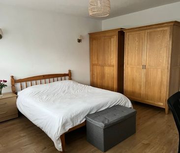 2 Bed Flat, Kings Road, SW19 - Photo 5