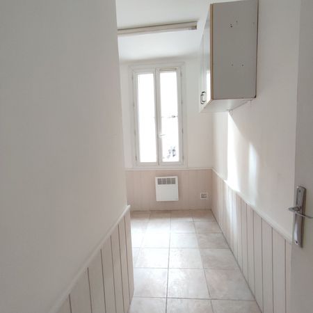 Appartement 1 pièces 27m2 MARSEILLE 15EME 395 euros - Photo 3