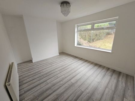 3 Bed Semi-Detached House, Cliffdale Drive, M8 - Photo 3