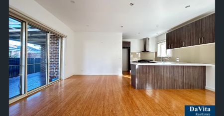 Stylish and Spacious 3-Bedroom Townhouse in Nunawading - Photo 2