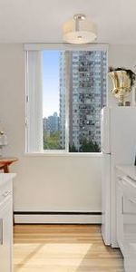 Beautiful bright and cozy 1 bedroom in English Bay - Photo 3