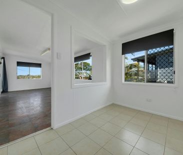 Spacious Family Home with Pool and plenty of Storage - Photo 5