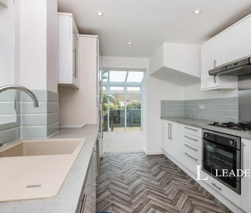 3 bedroom semi-detached house to rent - Photo 6