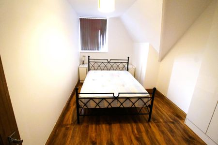 3 bedroom flat to rent - Photo 5