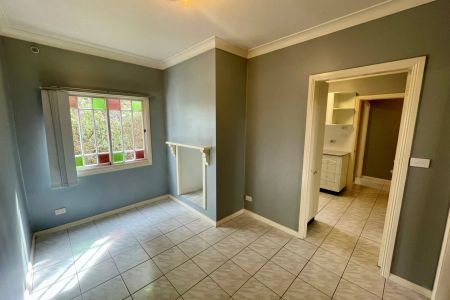 Two Bedroom Apartment In Convenient Location! - Photo 5