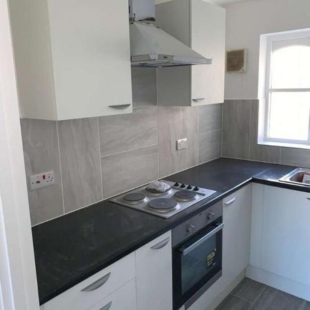 Ground Floor Larkspur Gardens, LU4 - Photo 3