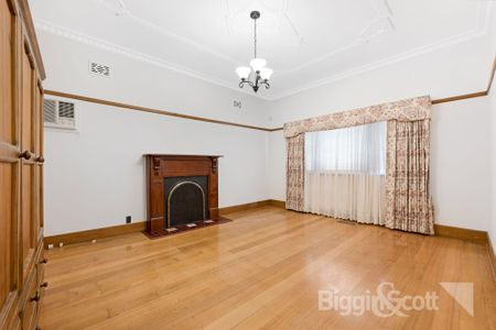 PERFECTLY SITUATED FAMILY HOME! - Photo 5