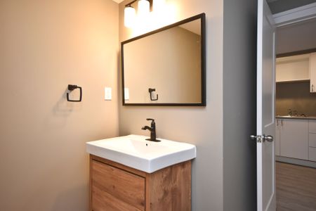 For Lease - 1259 Maitland Avenue Unit# B, Belair Park - Copeland Park and Area, Ontario - Photo 2