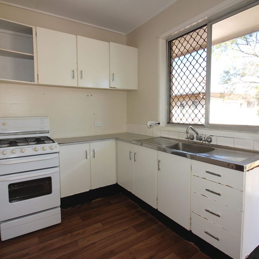 QUIET ONE BEDROOM UNIT CLOSE TO RBH AND BRISBANE CITY!!! - Photo 1