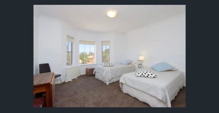 Spectacular Executive Home - Photo 4